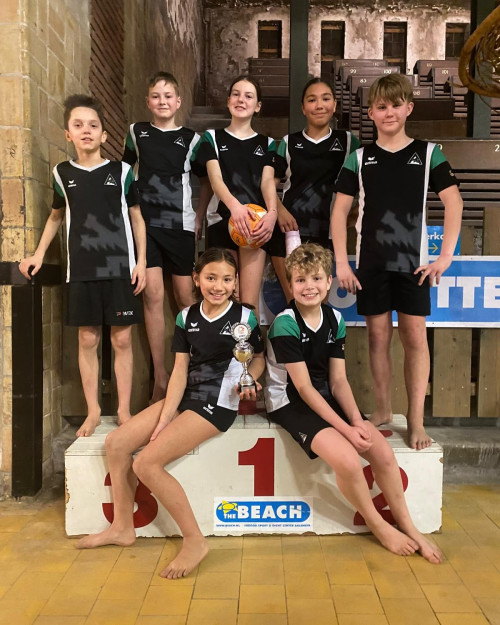 Achilles%20D1%20-%20Beachkorfbal%20Kampioen%20(4).jpg