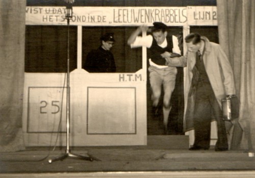 Revue%201947%20oktober%20Kees%20Stempels%20Klaas%20wassenaar%20John%20Moulijn%20'we%20weten%20van%20niks'.jpg
