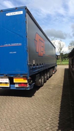 Kamp 2017, zaterdag 15 juli, de vrachtwagen.jpg